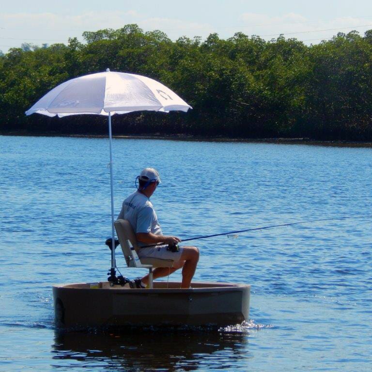 Fishing with the sunshade - Roundabout Watercrafts